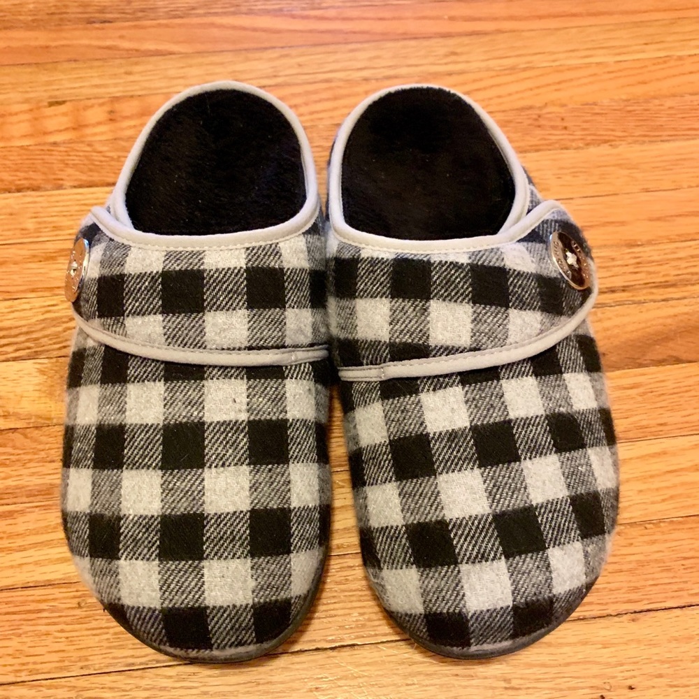Vionic Sadie Plaid Mule Slippers...NWOT Size 7